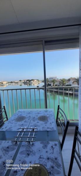 Vue MAGIQUE sur la marina - Appart en duplex, les pieds dans l'eau